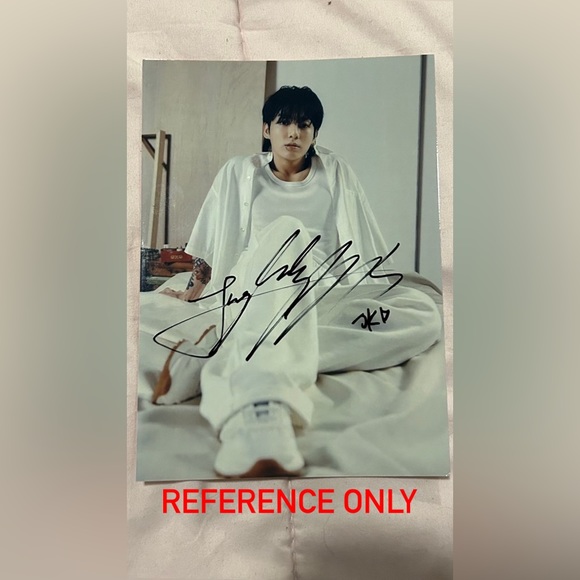 Jungkook Signed Golden Album - Picture 6 of 6